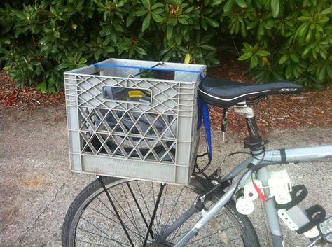 Easy Removable Milk Crate for a Bike Dog Bike Carrier, Plastic Milk Crates, Milk Tray, Bike With Basket, Crate Diy, Bicycle Basket, Milk Crate, Milk Crates, Bike Basket