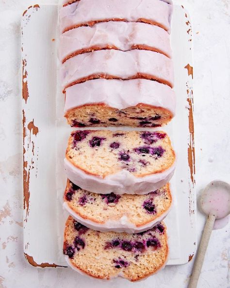 This easy vegan lemon blueberry loaf cake – it's light, fluffy, delicious, and made with very little effort! Get the full recipe here. Lemon Blueberry Loaf Cake, Blueberry Loaf Cake, Vegan Loaf, Blueberry Loaf Cakes, Lemon Blueberry Loaf, Patisserie Vegan, Blueberry Loaf, Vegan Baking Recipes, Blueberry Lemon Cake