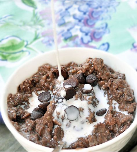 Just 5 minutes to chocolate oatmeal! Low Carb Vegan Breakfast, Burrito Vegan, Resep Oatmeal, Chocolate Covered Katie, Menu Sarapan Sehat, Fresh Fruit Recipes, Breakfast Low Carb, Chocolate Oatmeal, Oatmeal Breakfast