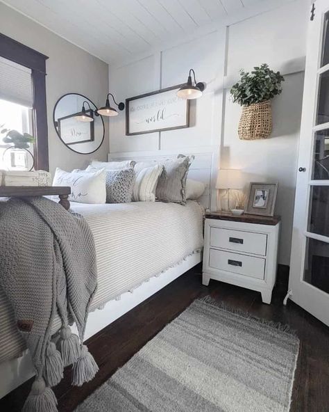 Rustic Farmhouse Bedroom, Boho Bedroom Design, Farmhouse Style Bedrooms, Modern Farmhouse Bedroom, Cottage Charm, Up House, Farmhouse Bedroom Decor, Master Bedrooms, Farmhouse Bedroom