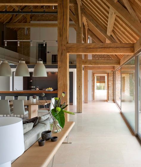 43 Fabulous barn conversions inspiring you to go off-grid Barn House Living Room, Converted Barn Homes, Barn Conversion Interiors, Contemporary Barn, Barn Interior, Converted Barn, Barn Renovation, Modern Barn House, Casas Coloniales