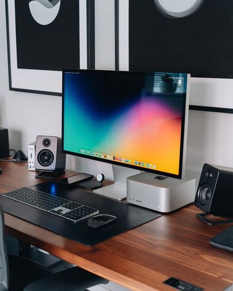 Oliur on Instagram: "If I didn’t need a MacBook I would definitely be using a Mac Studio. Wallpaper from my gradients pack." Apple Mac Studio Setup, Mac Studio Setup, Mens Home Office, Workspace Aesthetic, Win Lotto, Studio Wallpaper, Apple Set, Monitor Setup, Vision 2024