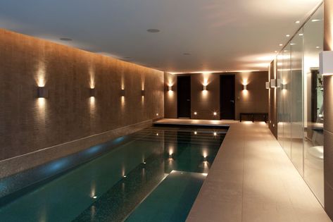 Pools Ideas, Indoor Pool House, Indoor Swimming Pool Design, Home Spa Room, Inside Pool, Indoor Pool Design, Indoor Spa, Piscina Interior, Indoor Pools