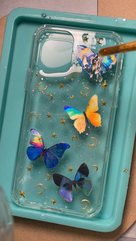 Diy Resin Phone Case, Butterfly Resin, Case Resin, Teknologi Gadget, Resin Case, Resin Crafts Tutorial, Diy Resin Projects, Resin Jewelry Diy, Epoxy Resin Crafts