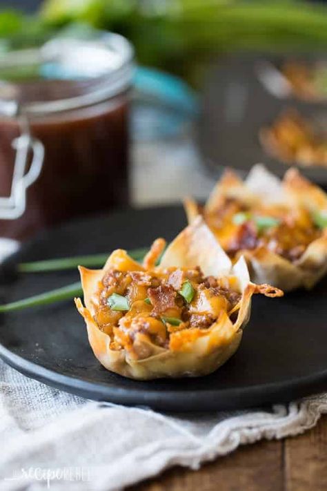 BBQ Bacon Cheeseburger Cupcakes - Easy Appetizer! Bbq Bacon Cheeseburger, Wonton Appetizers, Savory Cupcakes, Beef Barbecue, Healthy Finger Foods, Wonton Cups, Won Ton, Wonton Recipes, Bbq Bacon