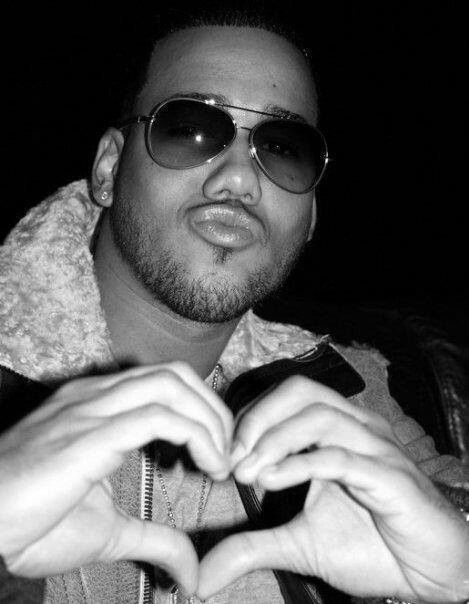 Muaaah Romeo Santos Black And White, Romeo Santos Pfp, Romeo Santos Wallpaper, Romeo Santo, Romeo Santos, Male Artist, Latin Music, Song Lyrics Wallpaper, Black And White Posters