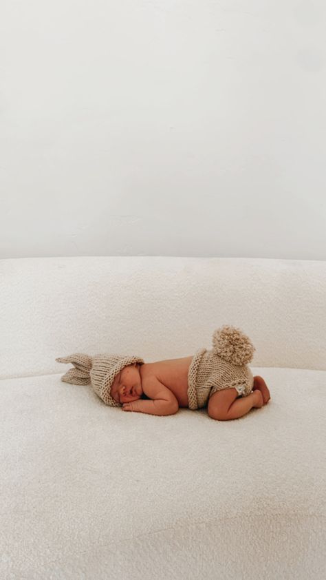 Easter Baby picture Photoshoot Easter baby Easter Newborn Photoshoot, Newborn Easter Pictures, Baby Easter Pictures, Easter Newborn, Easter Baby Photos, Holiday Pics, Monthly Baby Pictures, Monthly Pictures, Newborn Baby Photoshoot