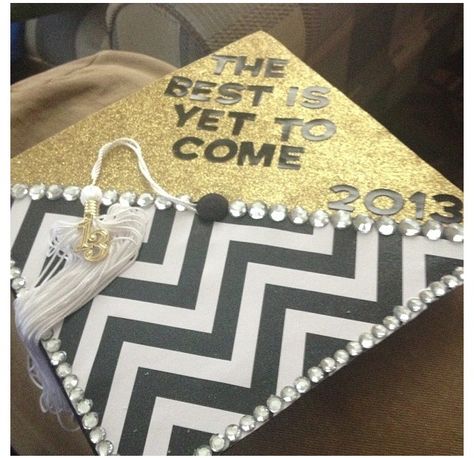 like the idea of a grad cap on a flat page Diy Grad Cap, Abi Motto, Grad Hat, Grad Cap Designs, Graduation Cap Designs, Graduation Caps, Graduation Hat, Graduation Cap Decoration, Cap Decorations