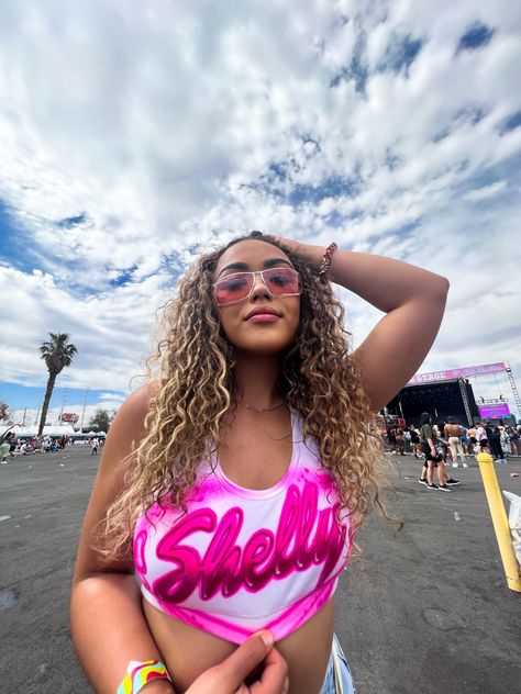 Airbrush top, 90s concert outfit, blonde curly hair #90sfashion #curlyhair 2000s Cookout, 90s Concert Outfit, Cookout Outfit, 90s Concert, Outfit Blonde, Fest Outfits, Blonde Curly Hair, 90s Style, Concert Outfit