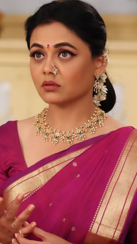 Prarthana Behere In Saree, Prarthana Behere, Bamboo Diy, Marathi Actress, Army Images, Backless Blouse Designs, Latest Bridal Mehndi Designs, Instagram Emoji, Saree Designs Party Wear