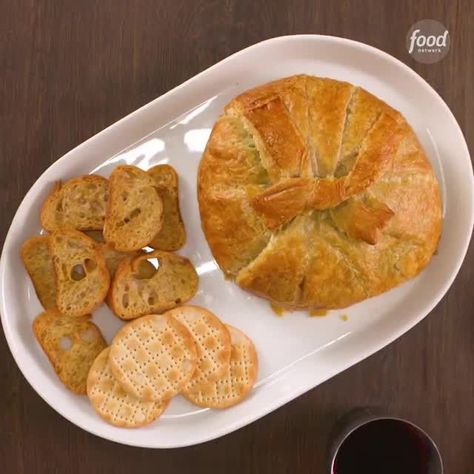 Food Network on Instagram: "Good news: You never need to choose between spinach artichoke dip and baked brie again 🤗 Link in bio for Spinach Artichoke Baked Brie!" Grape Salad Recipe, Baked Brie Recipes, How To Make Spinach, Brie Recipes, Grape Salad, Artichoke Recipes, Savory Pastry, Spinach Artichoke Dip, Baked Brie