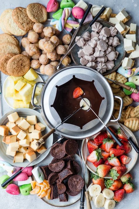 Valentines Fondue, Chocolate Fountain Ideas, Cheese Fondue Recipe Easy, Easy Chocolate Fondue Recipe, Fondue Ideas, Chocolate Fountain Recipes, Fondue Chocolate, Fondue Dippers, Easy Fondue