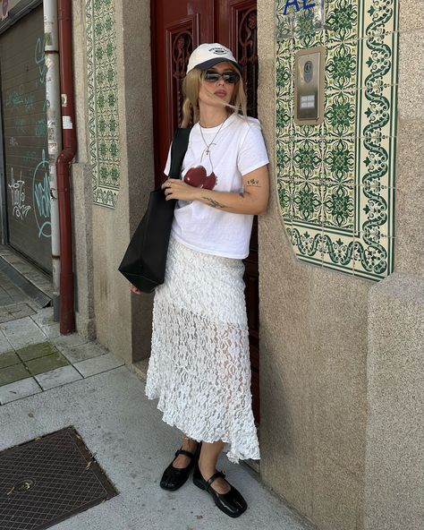 I’ve been loving white in my clothes lately☺️ T-shirt @pinkisblueshop Bag @the.blub.ua Skirt @bershka Cap @pullandbear White Sheer Skirt Outfit, Sheer White Skirt Outfit, Lace Skirt Outfit Summer, White Lace Skirt Outfit, Cream Skirt Outfit, Full Skirt Outfit, White Lace Maxi Skirt, Shirt Skirt Outfit, Crochet Skirt Outfit