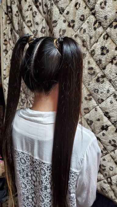 Girl Hairdos, Roll Hairstyle, Long To Short Hair, Lustrous Hair, Pigtail Hairstyles, Front Hair Styles, Work Hairstyles, Long Black Hair, Silk Hair