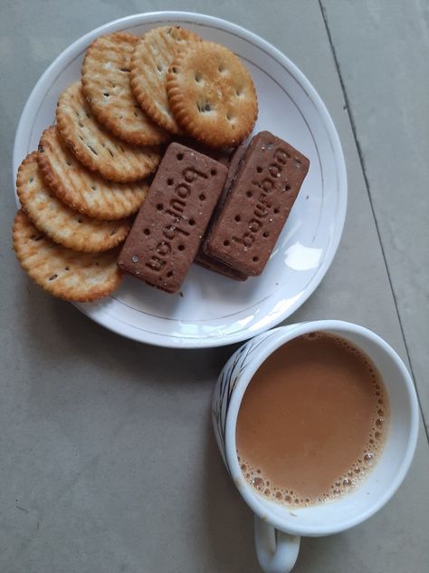 https://twitter.com/foodfromVillage/status/1397534730438942721?s=19 Tea Biscuits Photography, Chai Biscuit Snap, Evening Snacks Snap, Bedroom Korea, Tea Cup Aesthetic, Study Room Organization, Tea And Snacks, Tea Biscuit, Breakfast Pictures