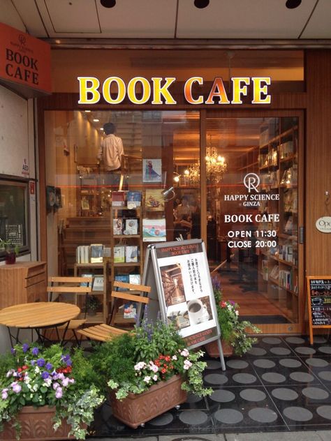 20 Bookstore Cafe Decorating IdeasBook Cafe Design Concepts Kaffe Bar, Bookshop Café, Bookstore Design, Library Cafe, Bookstore Cafe, Cozy Coffee Shop, Modern Cafe, Coffee Shop Aesthetic, Living In London