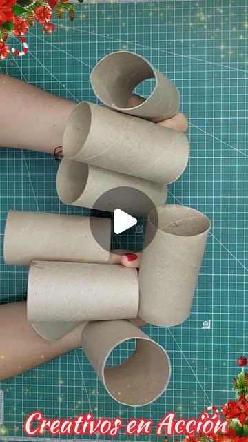 15K likes, 53 comments - gissell_aguilar_ em August 8, 2024: "IDEA Increible con ROLLOS de PAPEL Higiénico|🧻 para Navidad 2024 #navidad #reciclaje #artesanato #creativosenaccion #manualidades". What To Do With Toilet Paper Rolls, Ideas Con Carton Manualidades, Ideas Con Carton, Ideas Con Papel, Home Made Christmas Gift Ideas Diy, Adornos Navidad Diy, Ideas Para Halloween, Ideas Para Navidad Manualidades Faciles, Toilet Paper Tube Crafts