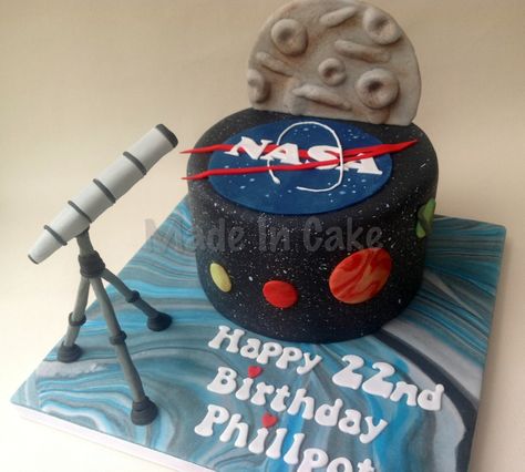 Nasa Cake, Universe Cake, Auburn Graduation, Nasa Party, Space Cakes, Solar System Cake, Happy 22nd Birthday, Galaxy Cake, 17th Birthday Ideas