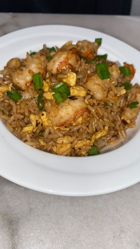 Shrimp Fried Rice Aesthetic, Fried Rice And Shrimp, Rice And Shrimp, Fried Shrimp Recipes, Plats Healthy, Shrimp Fried Rice, Shrimp And Rice, Food Babe, Food Therapy