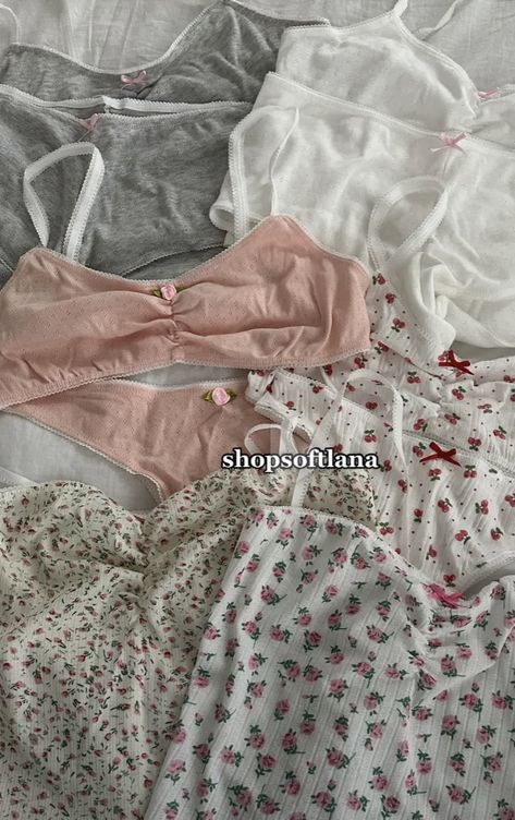 Aesthetic Soft Girl, Pajamas Aesthetic, Wardrobe Vintage, Girl Pajamas, Cottage Core Aesthetic, Floral One Piece, Floral Pajamas, Fairy Girl, Girls Wardrobe