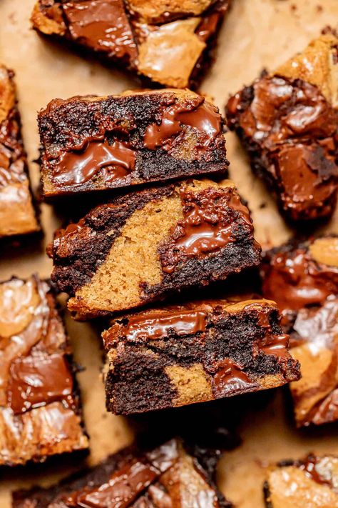 Brownie Blondies Brownie Blondies, Swirl Brownies, Fudgy Brownie, Blondies Recipe, Blondie Brownies, Pretty Dessert, No Bake Bars, Best Brownies, Chocolate Chunk Cookies