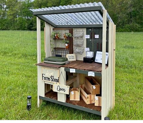 Small Farm Stand Diy, Simple Farm Stand Ideas, Diy Produce Stand Roadside, Mini Farm Stand, Wagon Farm Stand, Road Side Stand Ideas, Diy Roadside Farm Stand, Farm Stand Plans, Roadside Farm Stand Ideas