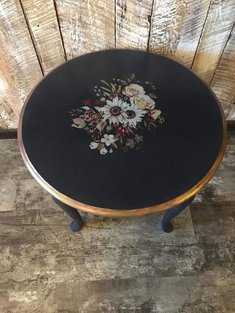 Round Table Top Painting Ideas, Decoupage Round Table Top, Painted Table Top Designs, Painted Table Tops, Upcycled Decor, Top Paintings, Decoupage Decor, Boho Beautiful, White Willow