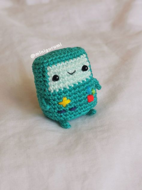 Bmo Crochet Pattern, Crochet Airpod Holder, Bmo Crochet Pattern Free, Bmo Crochet, Adventure Time Crochet Pattern, Adventure Time Crochet, Finn Jake, Easy Crochet Animals, Amigurumi Tutorial