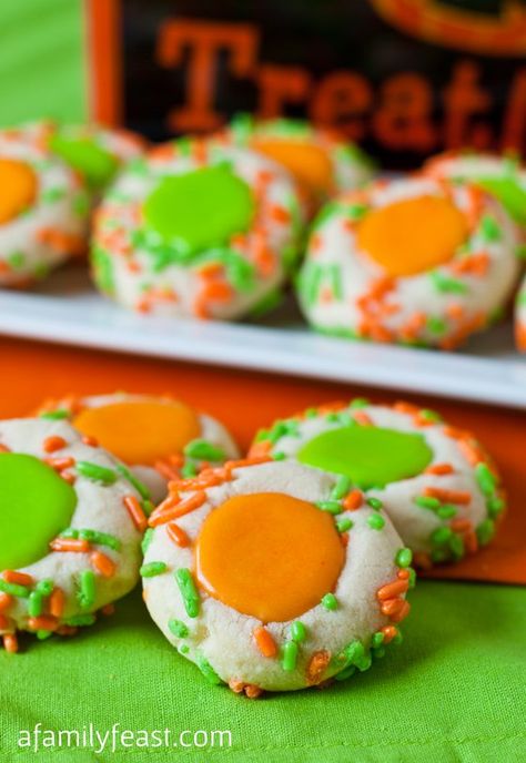 Halloween Thumbprint Cookies - A Family Feast Halloween Chocolate Chip Cookies, Biscuits Halloween, Buttery Sugar Cookies, Halloween Cookie Recipes, Christmas Jam, Biscuit Sec, Halloween Foods, Thumbprint Cookies Recipe, Jam Cookies