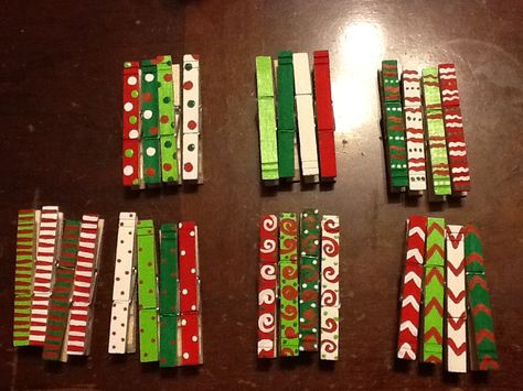 Painted Clothes Pins Christmas, Clothes Pin Painting, Cheer Pegs, Cheer Clothespins, Painted Clothes Pins, Cheer Pins, Clothespin Diy Crafts, Wooden Clothespin Crafts, Clothespins Diy