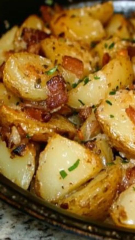 Ruth’s Chris Lyonnaise Potatoes Recipe Ruths Chris Recipes, Ruth Chris Au Gratin Potatoes, Ruth Chris Potatoes, Lyonnaise Potatoes Recipe, Ruth Chris Potatoes Au Gratin, Copycat Ruths Chris Potatoes Au Gratin, Ruth’s Chris Copycat Potatoes, New Potatoes Recipes, Lyonnaise Potatoes