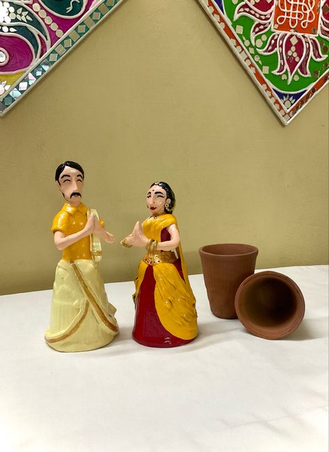 Dolls made out of kulhad and M-seal. Kulhad Diy Decor, Diy With Kulhad, Kulhad Craft Ideas, M Seal Art Crafts, Kulhad Craft, Kulhad Art, South Indian Couple, Newspaper Art And Craft, Diwali Crafts