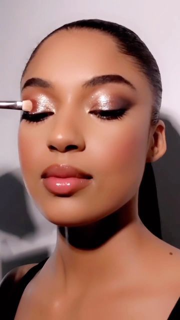 Moonlit Seduction, 2024 Makeup, Kohl Eyeliner, Pretty Makeup Looks, Make Up Inspo, Body Makeup, Eye Palette, Lip Pencil, Beauty Body