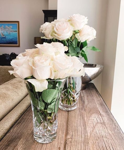 Crystal Vase Flower Arrangement, Crystal Vase Decor Ideas, Crystal Vase Decor, Waterford Crystal Vase, Hall Entrada, Crystal Vases, Flower Vase Arrangements, Flowers Decoration, Farmhouse Boho