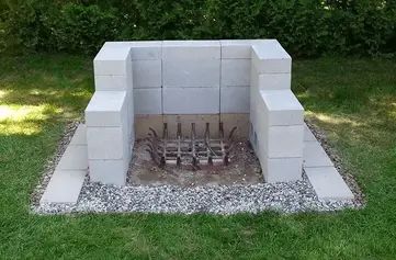 [DIY] Cinder Block Fire Pit Ideas, Cost And Plans - Clever Patio Fire Pit Out Of Cinder Blocks, Cedar Block Ideas, Cinder Block Ideas Outdoors, Cinderblock Fire Pit Diy, Fire Pit Ideas Backyard On A Budget, Block Fireplace, Cinder Block Ideas, Block Fire Pit, Cinder Blocks Diy