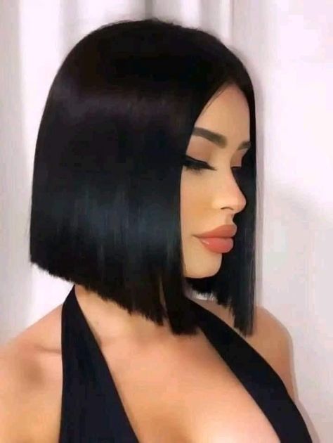 Sleek Short Hair, Short Black Hair, Short Dark Hair, Short Hair Haircuts, Short Bob Hairstyles, Shiny Hair, Aesthetic Hair, Dark Hair, Hair Highlights