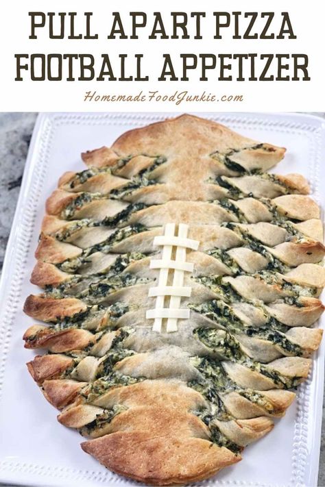 pull apart pizza football appetizer-pin image Football Shaped Appetizers, Healthy Football Appetizers, Easy Football Snacks, Football Appetizers Easy, Superbowl Party Food Easy, Football Shaped Foods, Football Pizza, Football Themed Food, Super Bowl Appetizers