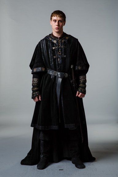 George MacKay Archive on Twitter: "📸 | Promotional portraits of George MacKay as Hamlet in #Ophelia 👑 https://t.co/q3brPGQR65" / Twitter Gothic Medieval Fashion, George Mackay Ophelia, Macbeth Costume Design, Medieval Clothing Male, Hamlet Costume, Medieval Goth, Roman Clothes, Medieval Outfit, Witchy Outfits