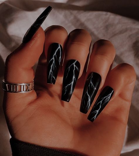 Simple Dark Acrylic Nails, Black Nail Designs Coffin Shape, Dark Aethstetic Nails, Nail Design Inspo Square, Dark Romance Nails Ideas, Black Nails Inspo Coffin, Black Nails Asthetics, Black Summer Nails Designs, Dark Feminine Nail Ideas