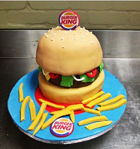 Burger King Theme Party, King Theme Party, Free Birthday Food, Burger Cake, Funny Cakes, King Do, King Cake, Free Birthday, Unique Cakes