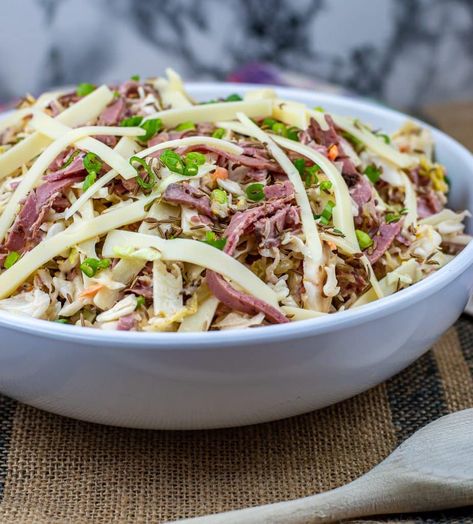 Reuben Coleslaw, Low Carb Reuben, Keto Reuben, Turkey Reuben, Corned Beef Recipe, Grilled Beef Recipes, Coleslaw Recipe Easy, Mongolian Beef Recipes, Corned Beef Recipes