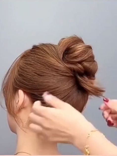 Sanggul Modern, Braided Buns, Beautiful Braided Hair, 2023 Hair, Hair Upstyles, Easy Hair Updos, Hair Fork, Peinados Fáciles Para Cabello Corto, Long Hair Updo