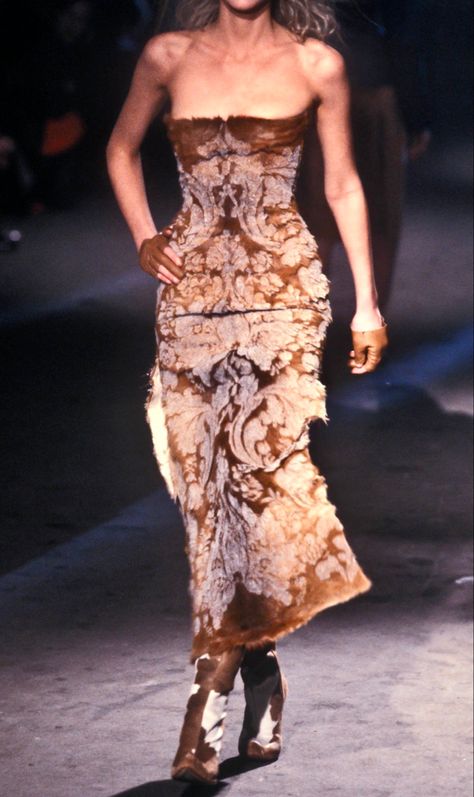 90s Alexander Mcqueen, Alexander Mcqueen 2003, Alexander Mcqueen Runway 90s, Alexander Mcqueen 90s, Alexander Mcqueen Aesthetic, Alex Mcqueen, Vintage Alexander Mcqueen, Jean Paul Gaultier 90s, Alexander Mcqueen Designs