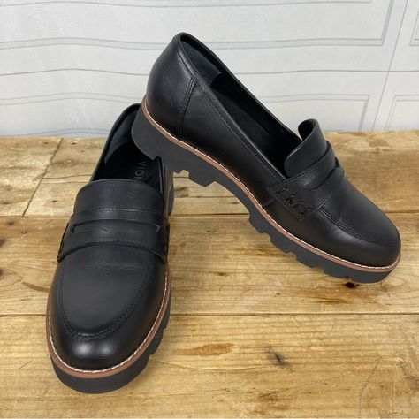 Excellent Condition, Pre-Owned Vionic Cheryl Ii Lug Penny Loafer - Black - Women's Size 5, From A Smoke-Free Home. Chunky Lugs Lend Street-Savvy Flair To A Sleek Leather Loafer Detailed With A Penny Keeper On The Vamp And A Pop Of Contrast On The Welt. 1 3/4" Heel, 1" Platform. Removable, Cushioned Insole With Arch Support. Leather Upper/Synthetic Lining And Sole. Faint Mark On Right Toe Box. No Signs Of Wear On The Treads. No Box. Please See Photos For Details. Casual Office Business Casual Comfort Neutral Light Weight Classic Preppy Leather While We Strive To Present Our Products In The Best Possible Condition, This Is A Pre-Owned Item And Shows Signs Of Normal Use. Please Look At Office Business Casual, Leather Loafers Women, Classic Preppy, Vionic Shoes, A Penny, Penny Loafer, Office Business, Casual Office, Office Casual