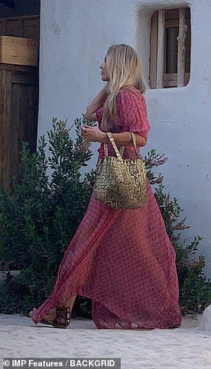 Kate Moss Boho Style, Kate Moss Ibiza, Kate Moss Holiday, Ibiza Style Outfit, Party Outfits Aesthetic, Ibiza Party Outfit, Moss Nails, Ibiza Boho Style, Ibiza Vibes