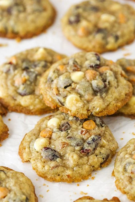 Kitchen Sink Cookies are the best of the cookie world! They have a light caramelized flavor & are full of mix-ins like chocolate, butterscotch & toffee! Kitchen Sink Cookies Recipe, Sink Cookies, Kitchen Sink Cookies, Bread Kitchen, Boston Cream Pie, Panera Bread, Oatmeal Cookie Recipes, Butterscotch Chips, Fresh Market