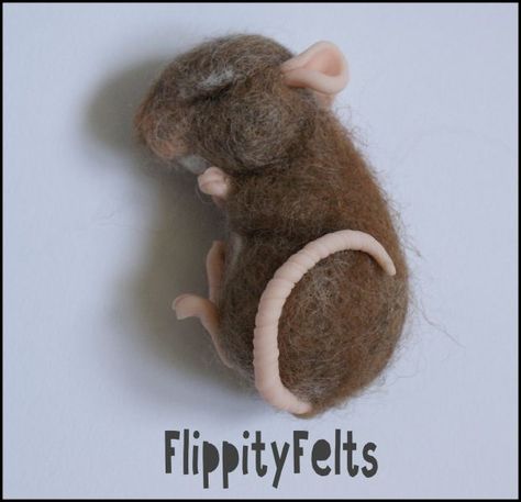 Needle Felted Sleeping Mouse Tutorial, Needle Felted Sleeping Mice, Needle Felted Sleeping Mouse, Wool Felting Animals, Sleeping Mouse, Diy Felt Christmas Ornaments, Felt Toys Patterns, Felt Animal Patterns, Felted Mouse