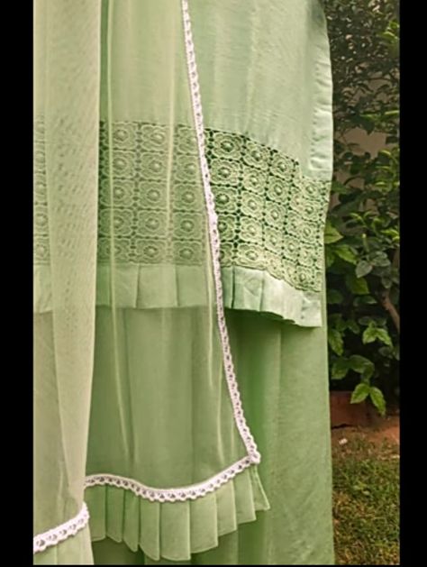 Dupatta Designs Ideas Diy, Duppta Design Ideas, Stylish Dupatta Designs, Handwork Motifs, Dupatta Designs Ideas, Dupatta Styling, Dupatta Designs, Cotton Lace Fabric, Hand Work Design