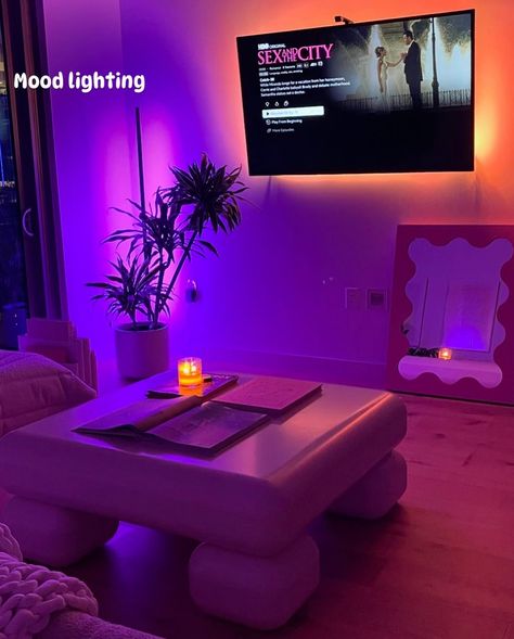 amazon home favourites 🎀🧸🤍✨comment for links 🔗 or go to bio girly apartment therapy 💗🤞 credits @valerie_sanders #apartmenttherapy #pinterestinspired #ａｅｓｔｈｅｔｉｃ Valerie Sanders Apartment, Valerie Aesthetic, Dream Appartement, Valerie Sanders, Aura Lighting, Dope Rooms, Extravagant Homes, Apartment Vibes, Girly Apartments