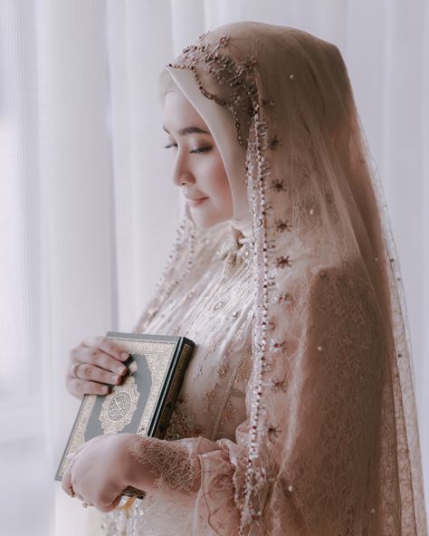 Pengajian Menjelang Pernikahan @hasnaaizdihar . . @ajengmegaa.mua @amarisdekor #weddingsoloraya #pengajianpernikahan